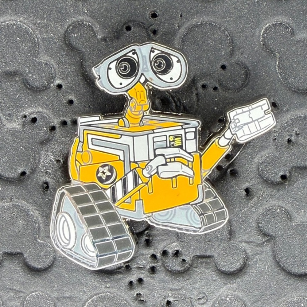 Disney parks WDW hidden Disney 2024 WALL-E Pixar wall e trading pin